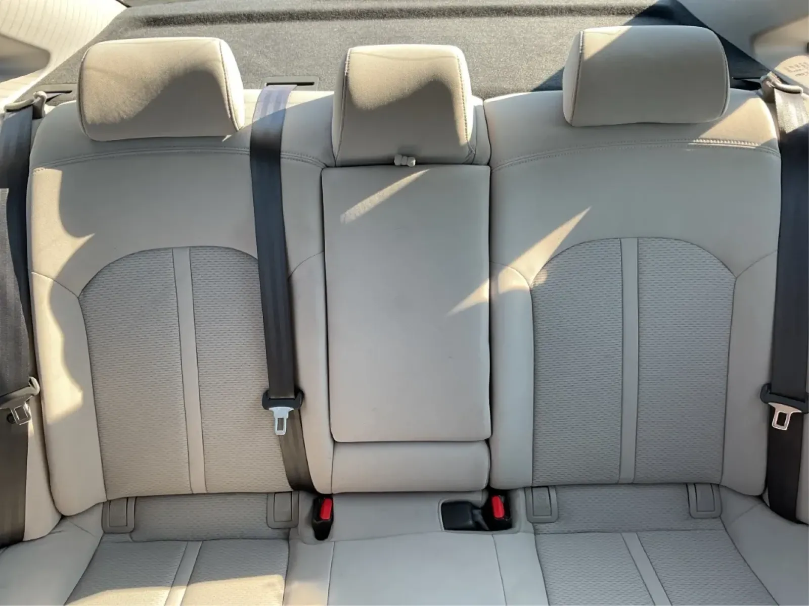 2015 Hyundai Sonata SE (5NPE24AFXFH) with an 2.4L I-4 gasoline direct injection engine, located at 1099 N County Rd 25A , Troy, OH, 45373, (937) 908-9800, 40.057079, -84.212883 - Discover the perfect balance of style, comfort, and reliability with the 2015 Hyundai Sonata SE, available now at Advantage Car and Credit in Fairborn, OH. Whether you're commuting to work, running errands in the nearby neighborhoods of Wright-Patterson Air Force Base, or heading out for a weekend a - Photo#14