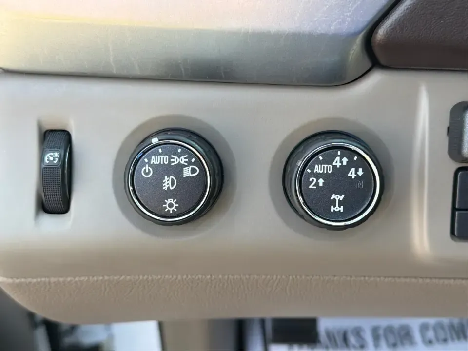 2016 Chevrolet Tahoe LT (1GNSKBKC8GR) with an EcoTec3 5.3L V-8 gasoline direct injection engine, 6A transmission, located at 1184 Kauffman Ave, Fairborn, OH, 45324, (937) 908-9800, 39.807072, -84.030914 - If your weekends look like youth sports in the morning, a grocery run in the afternoon, and a last-minute road trip after dinner, this 2016 Chevrolet Tahoe LT 4WD is the kind of full-size SUV that keeps up with real life in Piqua. Finished in Summit White and built for comfort, capability, and confi - Photo#17