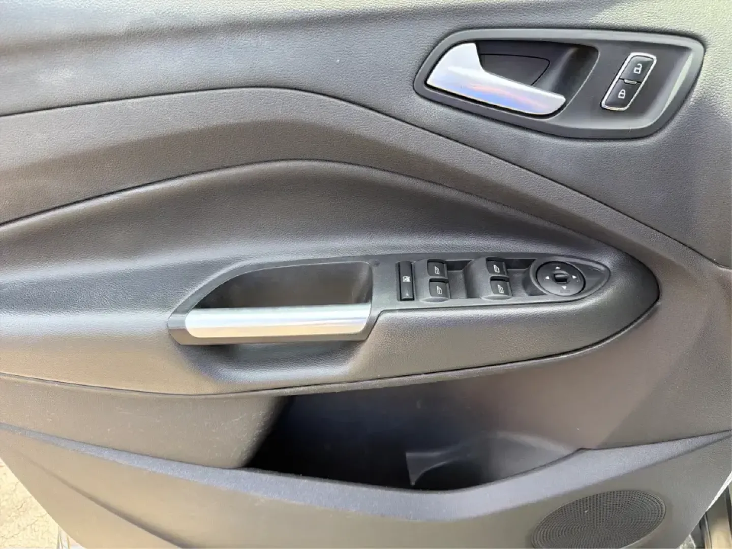 2015 Ford Escape SE (1FMCU9G98FU) with an 2.0L L4 DOHC 16V engine, 6-Speed Automatic transmission, located at 1099 N County Rd 25A , Troy, OH, 45373, (937) 908-9800, 40.057079, -84.212883 - Weekday commutes down I75, school drop-offs around Troy City Schools, and spontaneous weekend trips to Charleston Falls Preserve all get easier when you have an SUV that's the right size, the right power, and the right fit for your budget. This 2015 Ford Escape SE in Ingot Silver is built for real-l - Photo#19