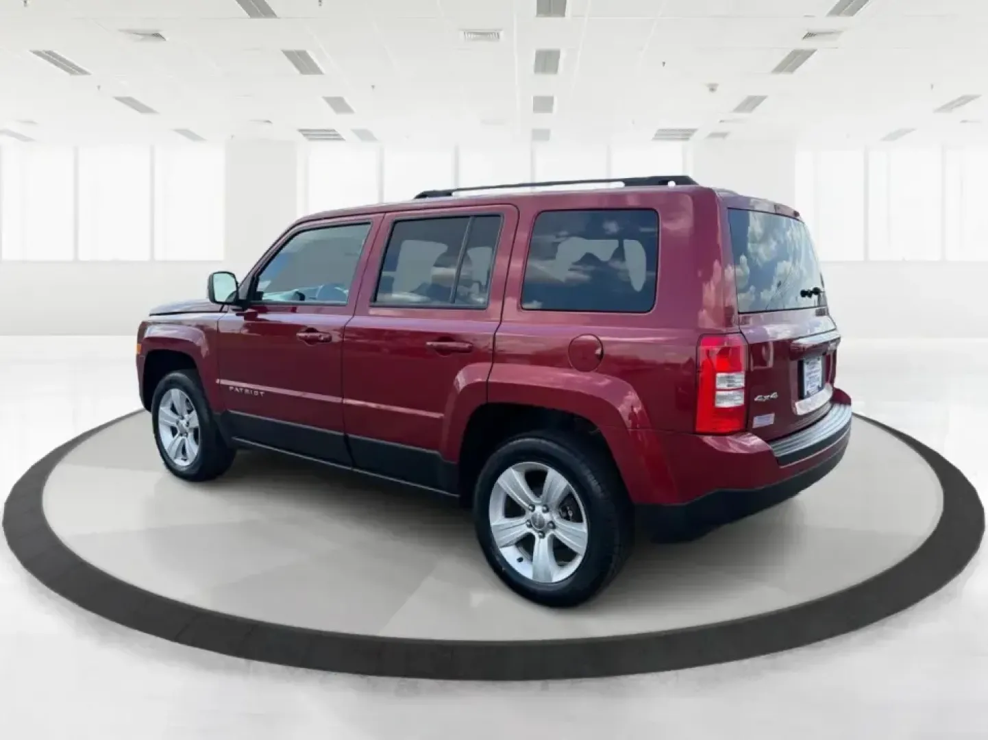 2016 Jeep Patriot Latitude (1C4NJRFB0GD) with an 2.4L I-4 DOHC engine, located at 8750 N County Rd 25A, Piqua, OH, 45356, (937) 908-9800, 40.164391, -84.232513 - Weekend escapes to Indian Lake, snowy morning commutes up I75, or everyday school-and-grocery runs around Miami County-this 2016 Jeep Patriot Latitude is built for the kind of Ohio life that doesn't slow down when the weather turns. With confident 4WD/AWD capability and SUV practicality, it's a smar - Photo#4