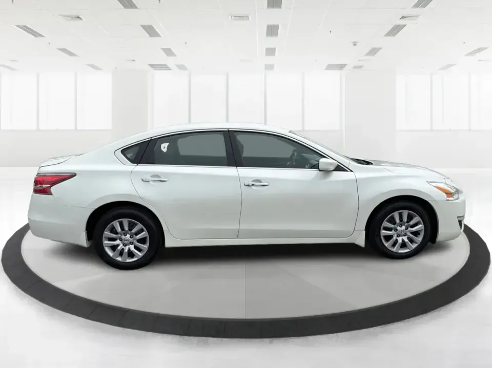 2015 Nissan Altima 2.5 S (1N4AL3AP9FC) with an 2.5L I-4 DOHC engine, Continuously Variable Transmission transmission, located at 1184 Kauffman Ave, Fairborn, OH, 45324, (937) 908-9800, 39.807072, -84.030914 - Need a dependable sedan for daily commuting between Fairborn and Dayton, campus runs to Wright State, or comfortable weekend drives out toward Yellow Springs? This **2015 Nissan Altima 2.5 S** delivers the kind of real-world practicality busy schedules demand-fuel-friendly performance, a roomy cabin - Photo#1