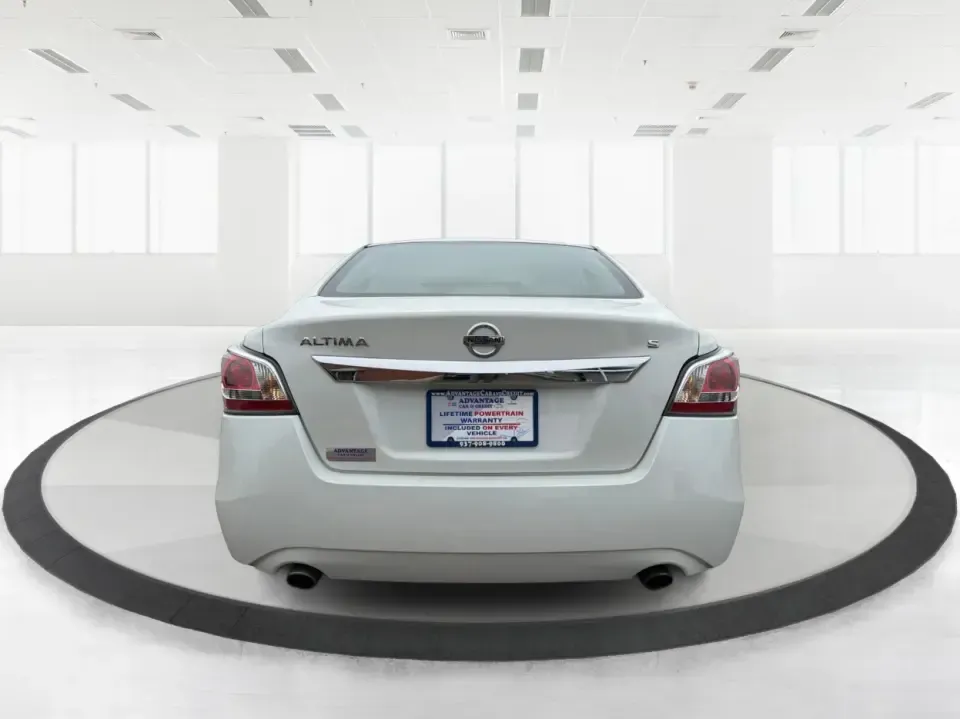 2015 Nissan Altima 2.5 S (1N4AL3AP9FC) with an 2.5L I-4 DOHC engine, Continuously Variable Transmission transmission, located at 1184 Kauffman Ave, Fairborn, OH, 45324, (937) 908-9800, 39.807072, -84.030914 - Need a dependable sedan for daily commuting between Fairborn and Dayton, campus runs to Wright State, or comfortable weekend drives out toward Yellow Springs? This **2015 Nissan Altima 2.5 S** delivers the kind of real-world practicality busy schedules demand-fuel-friendly performance, a roomy cabin - Photo#3