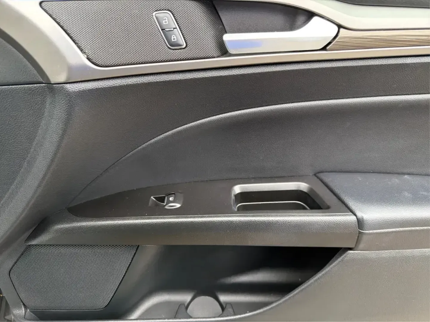 2017 Ford Fusion SE (3FA6P0H98HR) with an 2.0L L4 DOHC 16V engine, 6A transmission, located at 4508 South Dixie Dr, Moraine, OH, 45439, (937) 908-9800, 39.689976, -84.218452 - Picture your next week: a smooth, quiet commute down South Dixie Drive, quick errands to the Dayton Mall area, and a comfortable weekend drive toward Carillon Historical Park or a Reds day trip-without feeling like you're overpaying for a sedan that can't keep up. This 2017 Ford Fusion SE in sleek M - Photo#20