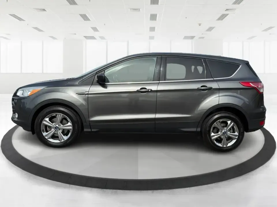 2016 Ford Escape SE (1FMCU0G75GU) with an 2.5L L4 DOHC 16V engine, 6-Speed Automatic transmission, located at 1099 N County Rd 25A , Troy, OH, 45373, (937) 908-9800, 40.057079, -84.212883 - Whether you're juggling school drop-offs, commuting up I75, or planning a weekend run to the Miami County Fairgrounds, this 2016 Ford Escape SE is the kind of practical SUV that fits real-life Troy, Ohio routines. With a versatile cabin, confident road manners, and easy-to-live-with features, it's a - Photo#5