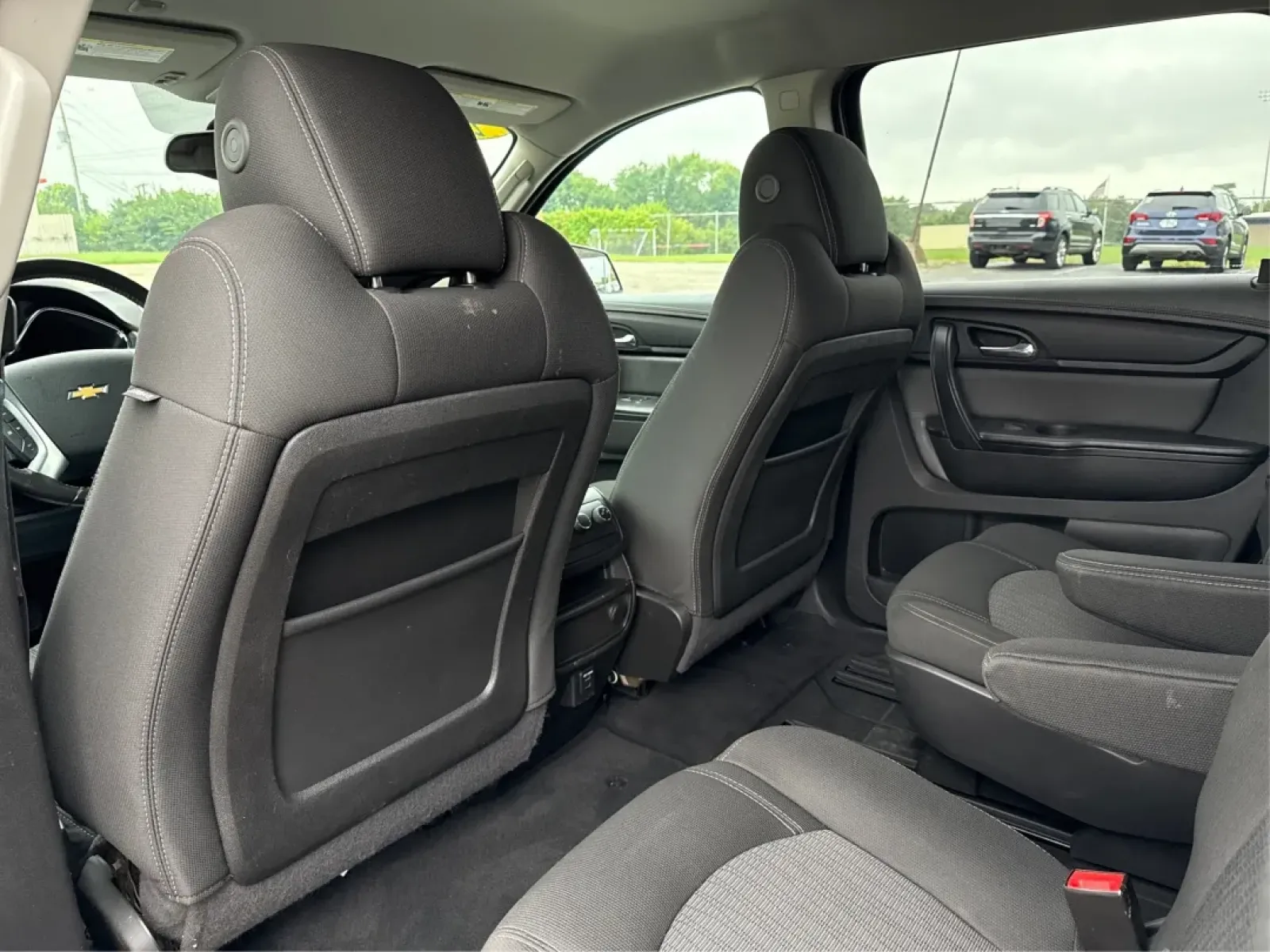 2015 Chevrolet Traverse 1LT (1GNKVGKD4FJ) with an 3.6L V-6 gasoline direct injection engine, located at 1099 N County Rd 25A , Troy, OH, 45373, (937) 908-9800, 40.057079, -84.212883 - **Unleash Adventure with the 2015 Chevrolet Traverse at Advantage Car and Credit - Troy!**<br /> <br /> Are you ready to elevate your family adventures or tackle your daily commute with confidence and style? The 2015 Chevrolet Traverse, with its robust features and spacious design, is perfect for gr - Photo#10