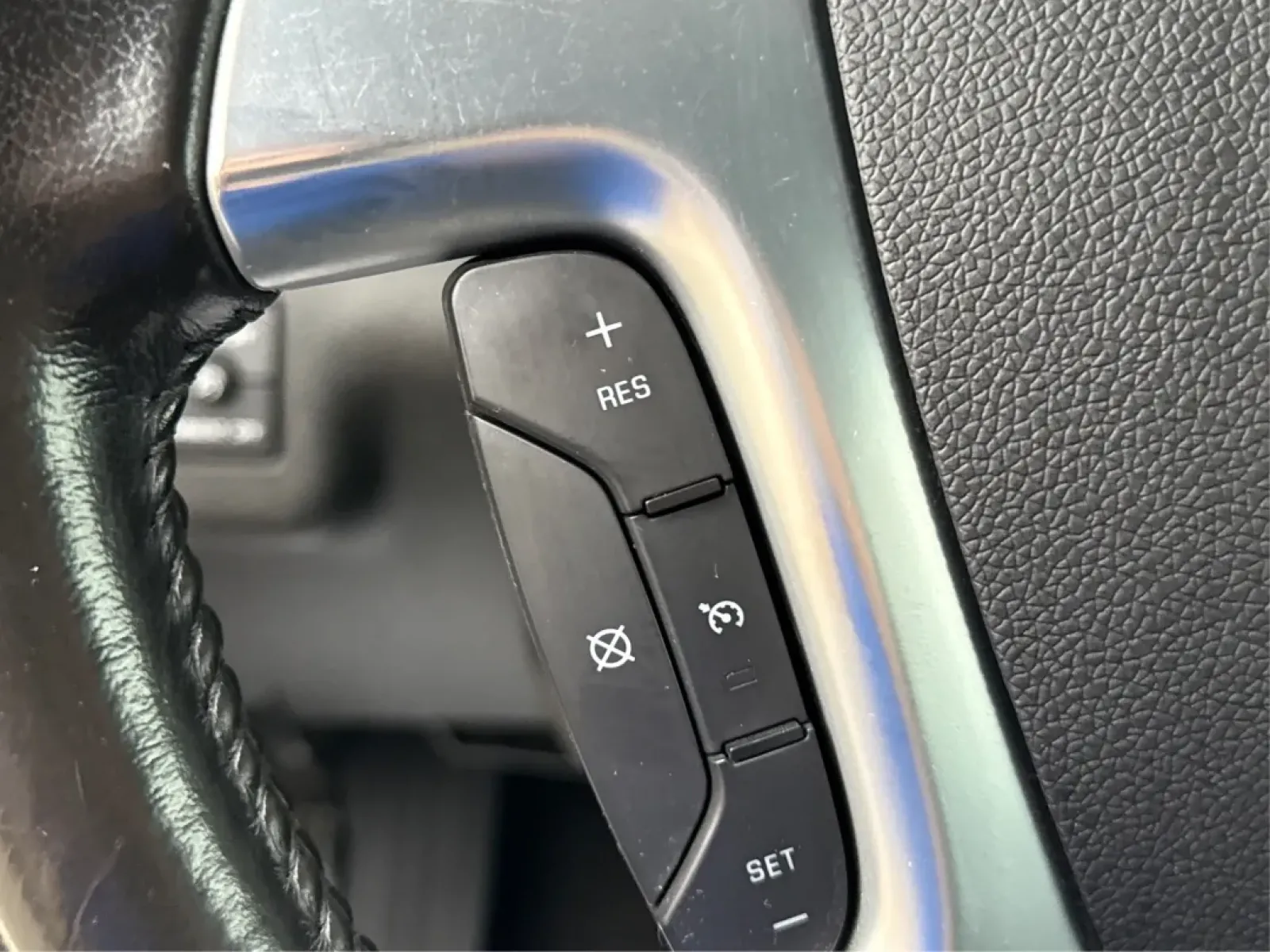 2015 Chevrolet Traverse 1LT (1GNKVGKD4FJ) with an 3.6L V-6 gasoline direct injection engine, located at 1099 N County Rd 25A , Troy, OH, 45373, (937) 908-9800, 40.057079, -84.212883 - **Unleash Adventure with the 2015 Chevrolet Traverse at Advantage Car and Credit - Troy!**<br /> <br /> Are you ready to elevate your family adventures or tackle your daily commute with confidence and style? The 2015 Chevrolet Traverse, with its robust features and spacious design, is perfect for gr - Photo#16
