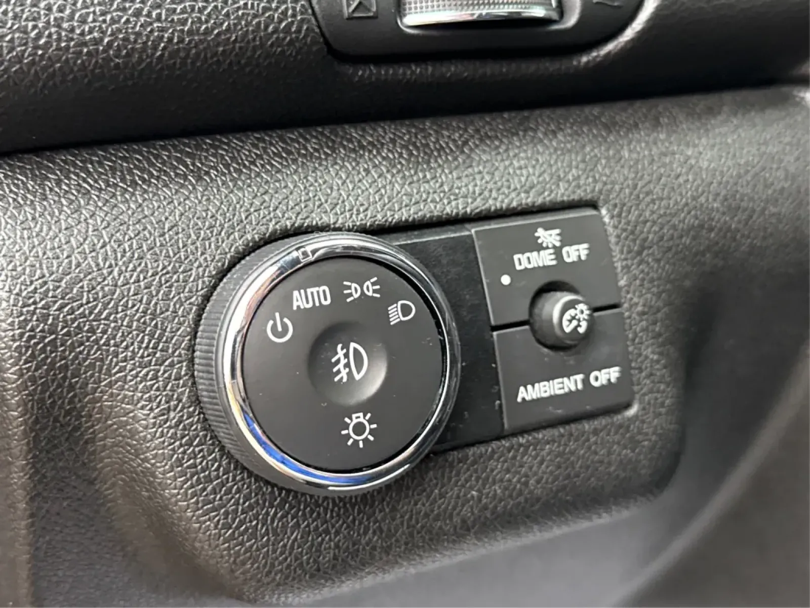2015 Chevrolet Traverse 1LT (1GNKVGKD4FJ) with an 3.6L V-6 gasoline direct injection engine, located at 1099 N County Rd 25A , Troy, OH, 45373, (937) 908-9800, 40.057079, -84.212883 - **Unleash Adventure with the 2015 Chevrolet Traverse at Advantage Car and Credit - Troy!**<br /> <br /> Are you ready to elevate your family adventures or tackle your daily commute with confidence and style? The 2015 Chevrolet Traverse, with its robust features and spacious design, is perfect for gr - Photo#17