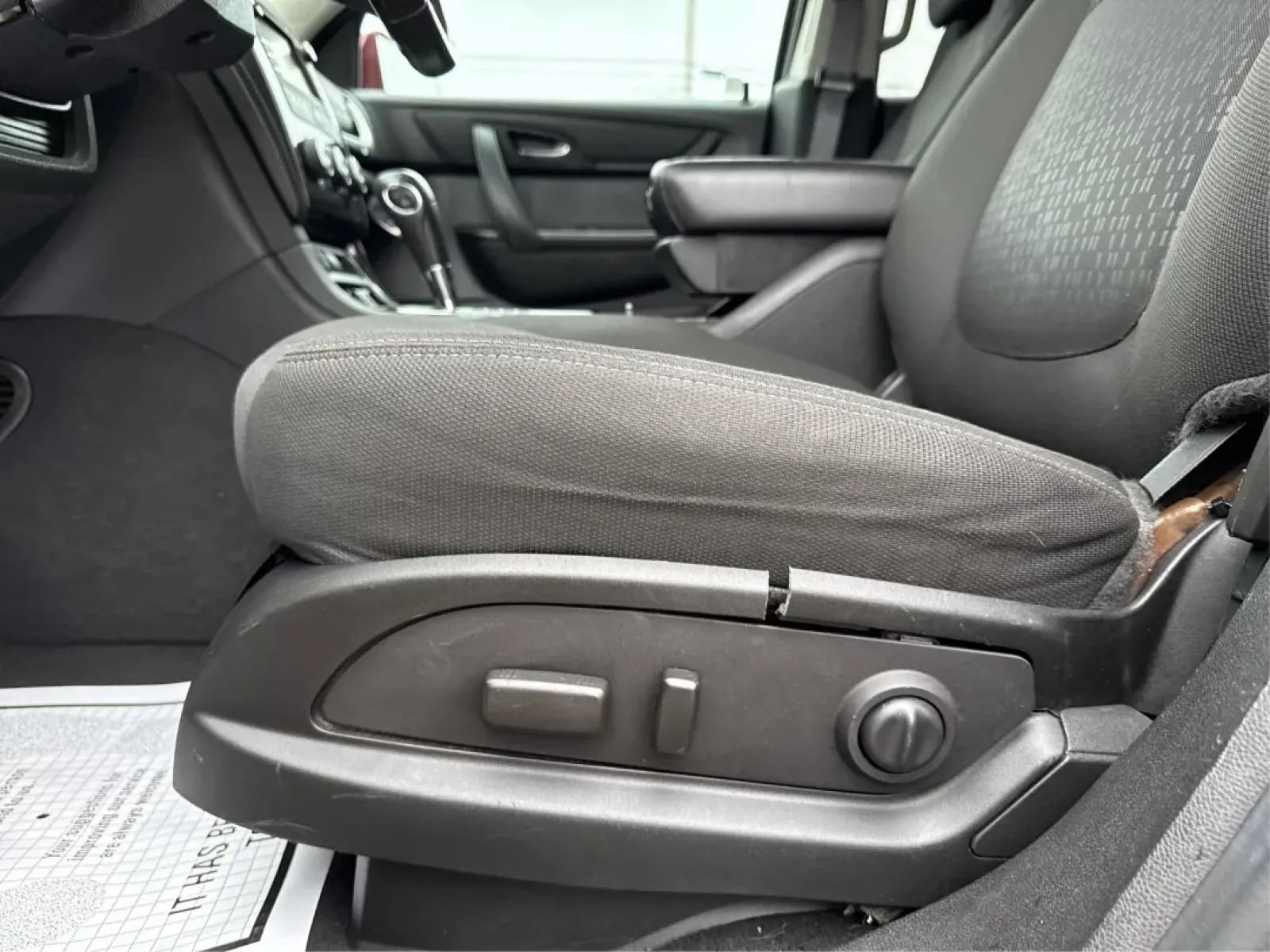 2015 Chevrolet Traverse 1LT (1GNKVGKD4FJ) with an 3.6L V-6 gasoline direct injection engine, located at 1099 N County Rd 25A , Troy, OH, 45373, (937) 908-9800, 40.057079, -84.212883 - **Unleash Adventure with the 2015 Chevrolet Traverse at Advantage Car and Credit - Troy!**<br /> <br /> Are you ready to elevate your family adventures or tackle your daily commute with confidence and style? The 2015 Chevrolet Traverse, with its robust features and spacious design, is perfect for gr - Photo#18