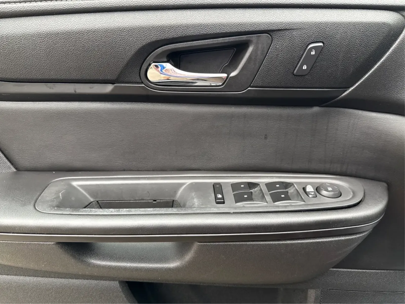 2015 Chevrolet Traverse 1LT (1GNKVGKD4FJ) with an 3.6L V-6 gasoline direct injection engine, located at 1099 N County Rd 25A , Troy, OH, 45373, (937) 908-9800, 40.057079, -84.212883 - **Unleash Adventure with the 2015 Chevrolet Traverse at Advantage Car and Credit - Troy!**<br /> <br /> Are you ready to elevate your family adventures or tackle your daily commute with confidence and style? The 2015 Chevrolet Traverse, with its robust features and spacious design, is perfect for gr - Photo#19