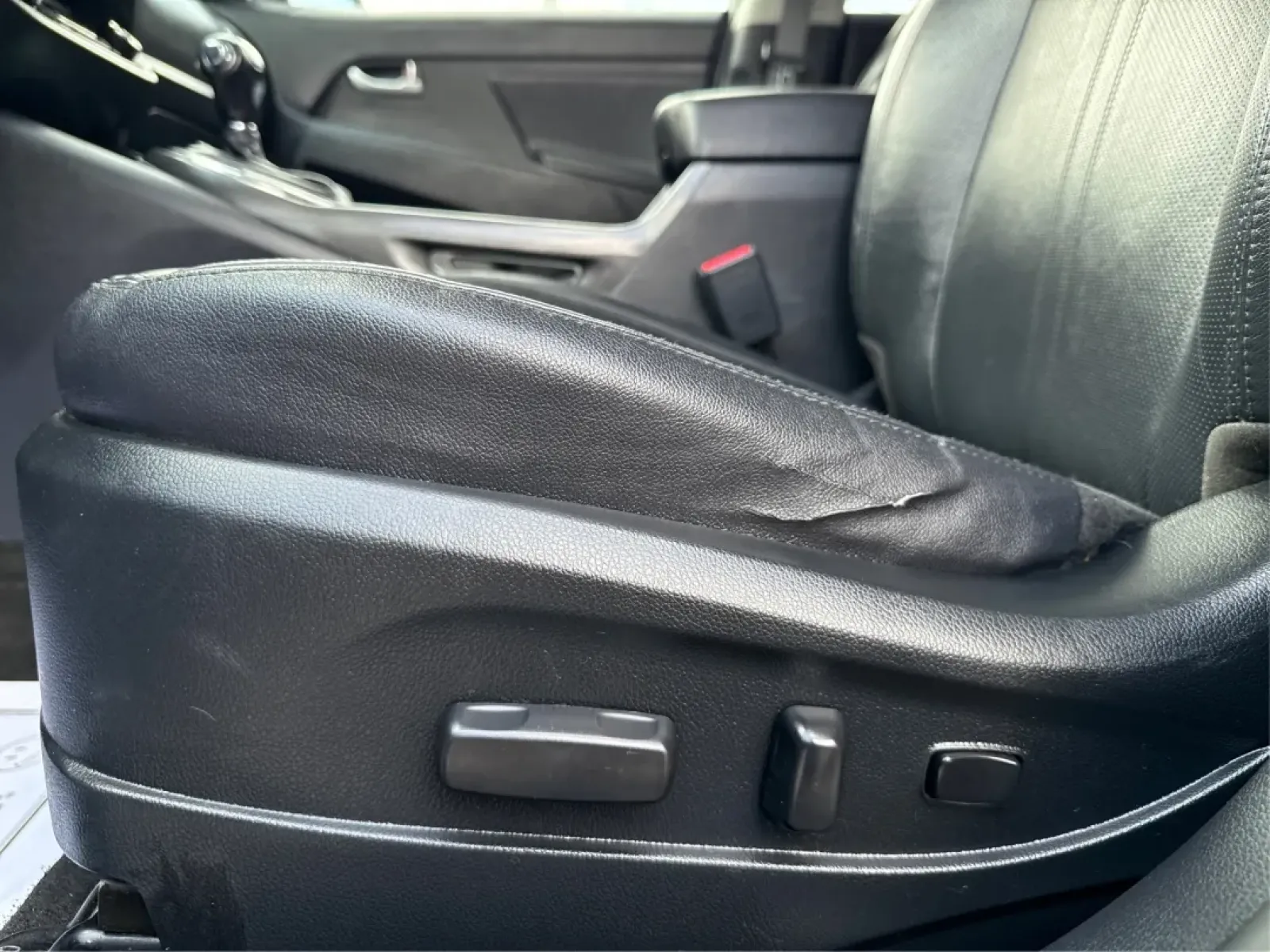 2013 Kia Sportage EX (KNDPCCA25D7) with an 2.4L I-4 DOHC engine, located at 1099 N County Rd 25A , Troy, OH, 45373, (937) 908-9800, 40.057079, -84.212883 - **Elevate Your Adventures with the 2013 Kia Sportage EX - Perfect for Every Journey!**<br /> <br /> Are you ready to take your daily commutes and weekend getaways to the next level? Look no further than this 2013 Kia Sportage EX, available now at Advantage Car and Credit in Fairborn, OH. This versat - Photo#18