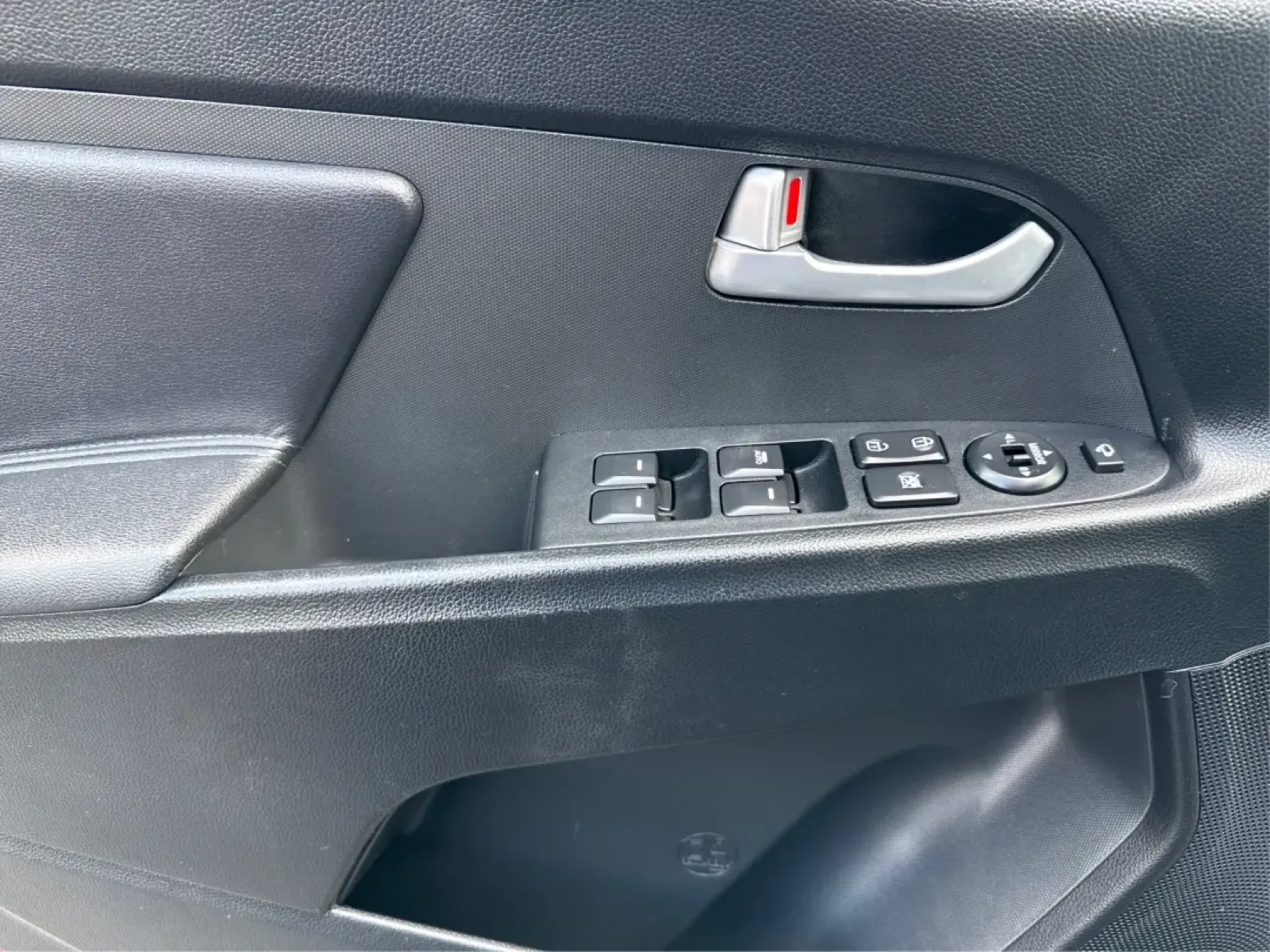 2013 Kia Sportage EX (KNDPCCA25D7) with an 2.4L I-4 DOHC engine, located at 1099 N County Rd 25A , Troy, OH, 45373, (937) 908-9800, 40.057079, -84.212883 - **Elevate Your Adventures with the 2013 Kia Sportage EX - Perfect for Every Journey!**<br /> <br /> Are you ready to take your daily commutes and weekend getaways to the next level? Look no further than this 2013 Kia Sportage EX, available now at Advantage Car and Credit in Fairborn, OH. This versat - Photo#19