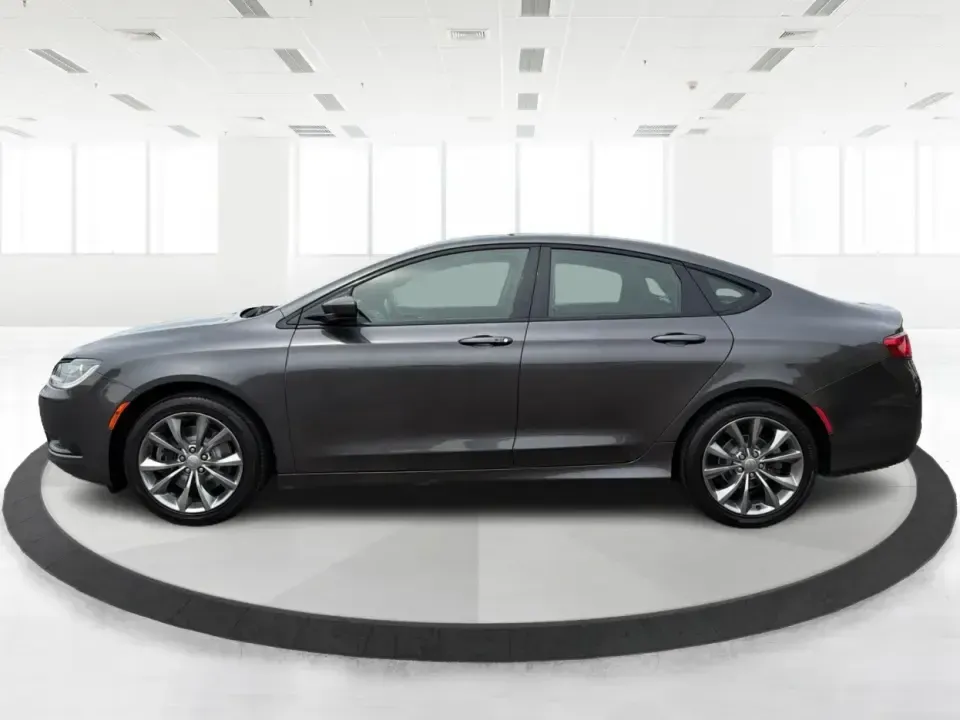 2015 Chrysler 200 S (1C3CCCBG7FN) with an 3.6L V6 DOHC 24V FFV engine, 9-Speed Automatic transmission, located at 8750 N County Rd 25A, Piqua, OH, 45356, (937) 908-9800, 40.164391, -84.232513 - Need a smart, comfortable sedan for the weekday commute up I-75, quick errands around Piqua, and the occasional road trip to Dayton or Troy? This 2015 Chrysler 200 S delivers the kind of smooth V6 power, upscale comfort, and everyday practicality that fits real life-whether you're a busy parent shut - Photo#5