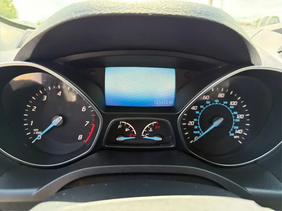 2016 Ford Escape SE (1FMCU0G77GU) with an 2.5L L4 DOHC 16V engine, 6-Speed Automatic transmission, located at 4508 South Dixie Dr, Moraine, OH, 45439, (937) 908-9800, 39.689976, -84.218452 - Whether you're commuting up and down South Dixie Drive, running errands between Moraine and Dayton, or packing up for a weekend getaway, this 2016 Ford Escape SE is the kind of practical SUV that fits real life. It's easy to park, comfortable for daily driving, and versatile enough for everything fr - Photo#15