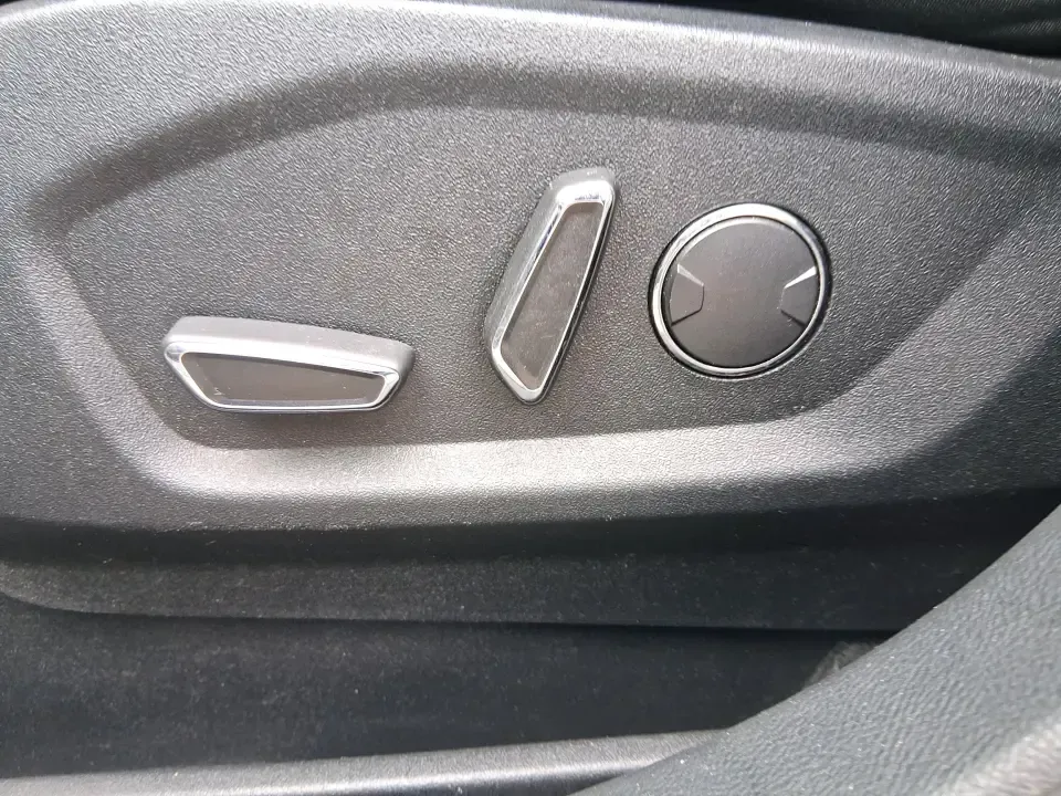 2019 Ford Edge SEL (2FMPK4J98KB) with an EcoBoost 2L I-4 gasoline direct injection engine, 6A transmission, located at 8750 N County Rd 25A, Piqua, OH, 45356, (937) 908-9800, 40.164391, -84.232513 - Picture your next road trip up I75, a week of school drop-offs, or a snowy Ohio commute that still feels calm and comfortable-this 2019 Ford Edge SEL AWD is built for real life. With confident all-wheel drive and a practical SUV layout, it's a smart fit for growing families, busy professionals, and - Photo#18