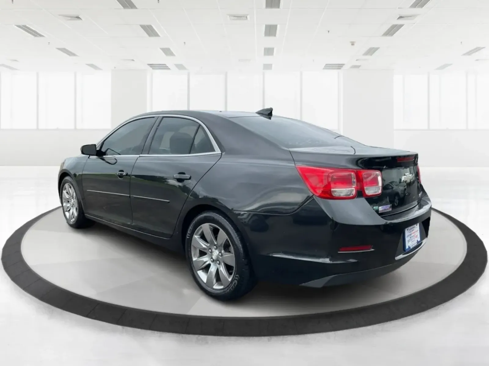 2015 Chevrolet Malibu 2LT (1G11D5SL9FF) with an ECOTEC 2.5L I-4 gasoline direct injection engine, located at 1099 N County Rd 25A , Troy, OH, 45373, (937) 908-9800, 40.057079, -84.212883 - Discover the perfect blend of style, performance, and affordability with the 2015 Chevrolet Malibu 2LT, available now at Advantage Car and Credit in Fairborn, OH. Whether you're commuting to work, ferrying the kids to school, or planning weekend getaways, this reliable sedan is designed to enhance y - Photo#4