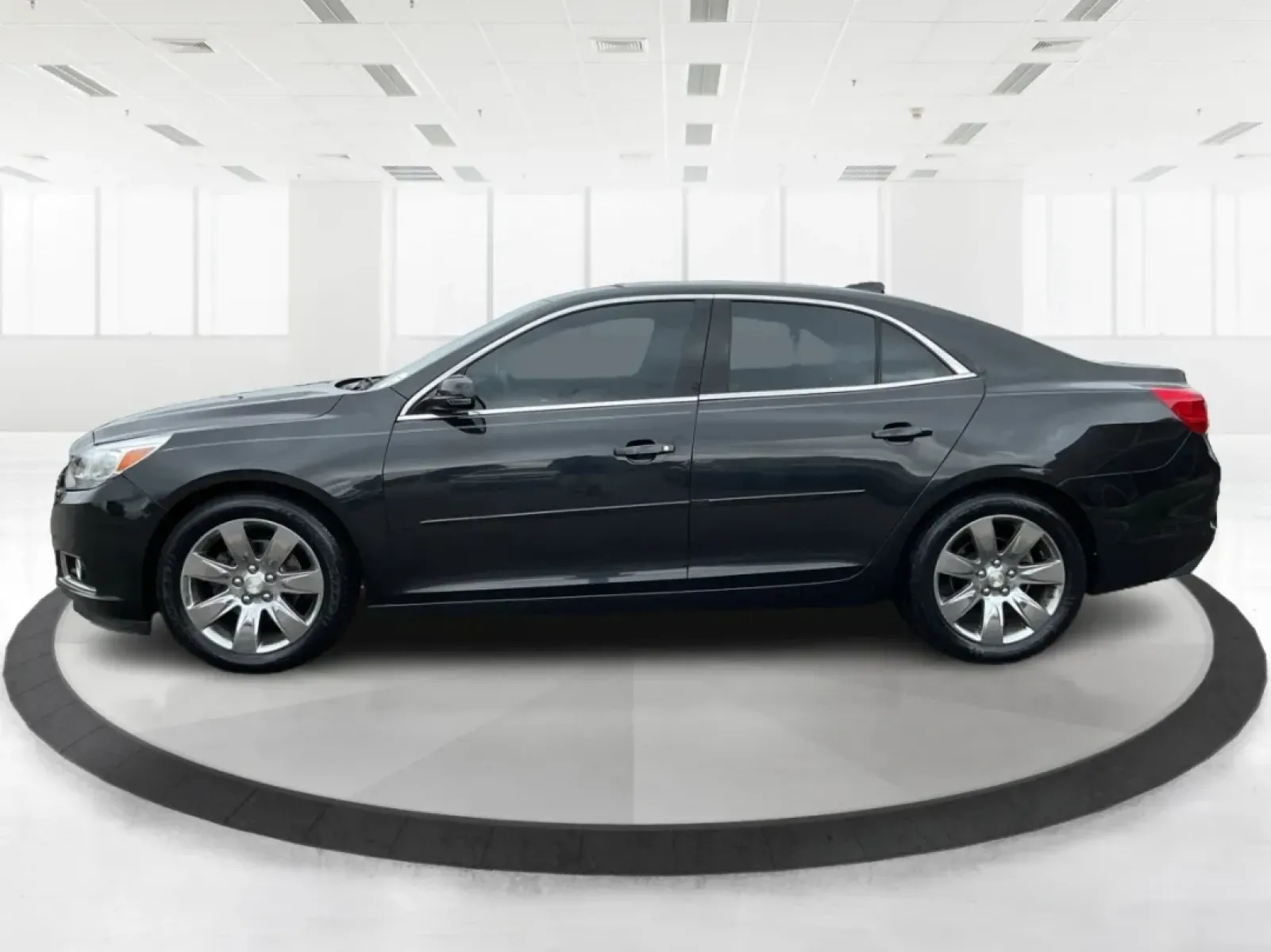 2015 Chevrolet Malibu 2LT (1G11D5SL9FF) with an ECOTEC 2.5L I-4 gasoline direct injection engine, located at 1099 N County Rd 25A , Troy, OH, 45373, (937) 908-9800, 40.057079, -84.212883 - Discover the perfect blend of style, performance, and affordability with the 2015 Chevrolet Malibu 2LT, available now at Advantage Car and Credit in Fairborn, OH. Whether you're commuting to work, ferrying the kids to school, or planning weekend getaways, this reliable sedan is designed to enhance y - Photo#5
