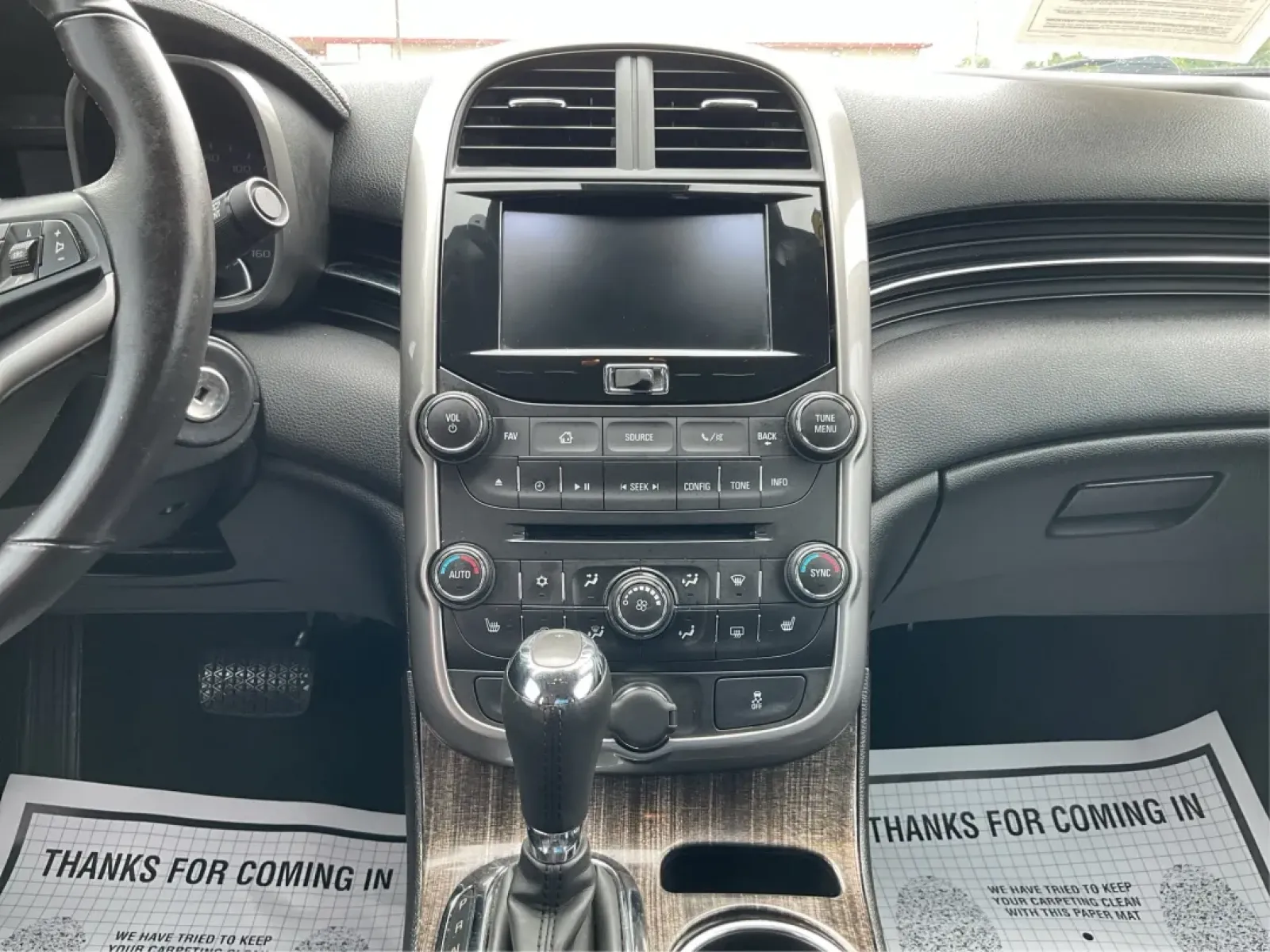 2015 Chevrolet Malibu 2LT (1G11D5SL9FF) with an ECOTEC 2.5L I-4 gasoline direct injection engine, located at 1099 N County Rd 25A , Troy, OH, 45373, (937) 908-9800, 40.057079, -84.212883 - Discover the perfect blend of style, performance, and affordability with the 2015 Chevrolet Malibu 2LT, available now at Advantage Car and Credit in Fairborn, OH. Whether you're commuting to work, ferrying the kids to school, or planning weekend getaways, this reliable sedan is designed to enhance y - Photo#13