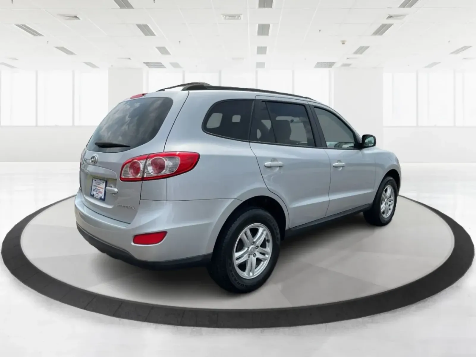 2010 Hyundai Santa Fe GLS (5NMSG3AB3AH) with an 2.4L I-4 DOHC engine, located at 1099 N County Rd 25A , Troy, OH, 45373, (937) 908-9800, 40.057079, -84.212883 - ### Discover Your Next Adventure with the 2010 Hyundai Santa Fe GLS at Advantage Car and Credit!<br /> <br /> Are you looking for a dependable vehicle that can comfortably accommodate your growing family or offer you a reliable partner for weekend adventures? Look no further than this stunning **201 - Photo#2