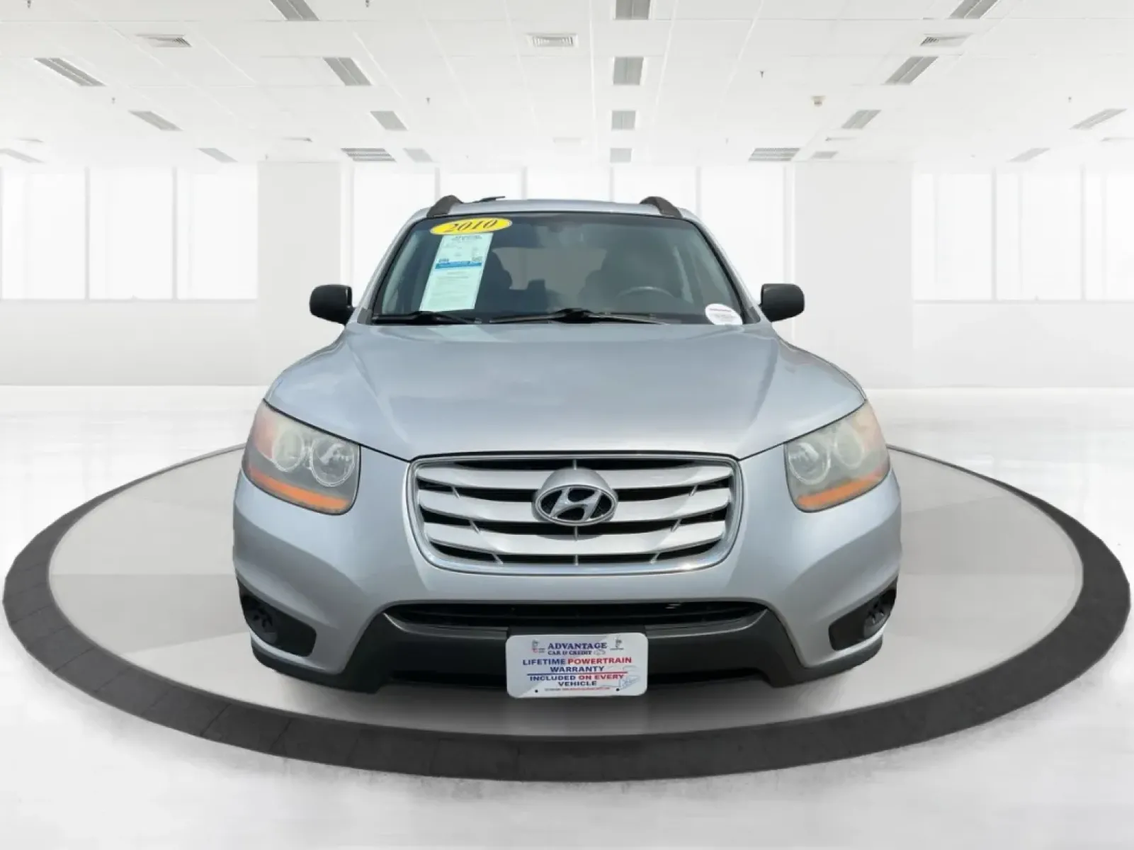 2010 Hyundai Santa Fe GLS (5NMSG3AB3AH) with an 2.4L I-4 DOHC engine, located at 1099 N County Rd 25A , Troy, OH, 45373, (937) 908-9800, 40.057079, -84.212883 - ### Discover Your Next Adventure with the 2010 Hyundai Santa Fe GLS at Advantage Car and Credit!<br /> <br /> Are you looking for a dependable vehicle that can comfortably accommodate your growing family or offer you a reliable partner for weekend adventures? Look no further than this stunning **201 - Photo#7