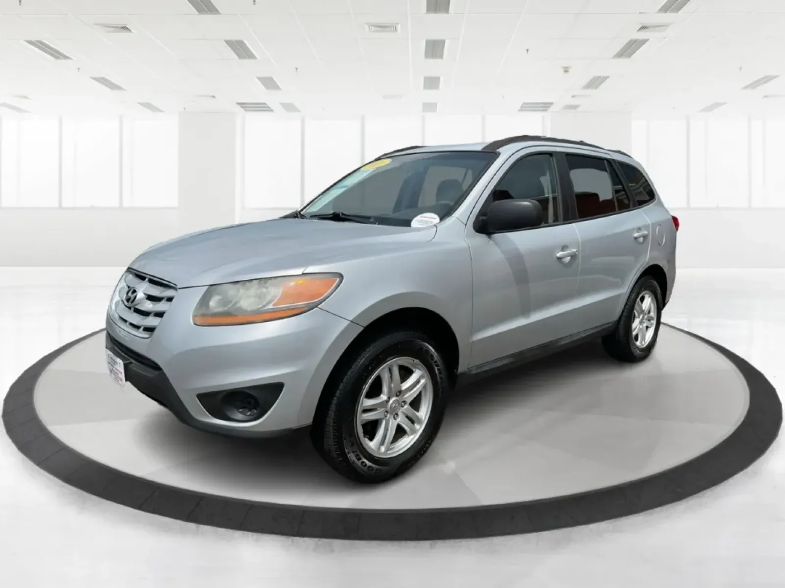 2010 Hyundai Santa Fe GLS (5NMSG3AB3AH) with an 2.4L I-4 DOHC engine, located at 1099 N County Rd 25A , Troy, OH, 45373, (937) 908-9800, 40.057079, -84.212883 - ### Discover Your Next Adventure with the 2010 Hyundai Santa Fe GLS at Advantage Car and Credit!<br /> <br /> Are you looking for a dependable vehicle that can comfortably accommodate your growing family or offer you a reliable partner for weekend adventures? Look no further than this stunning **201 - Photo#8