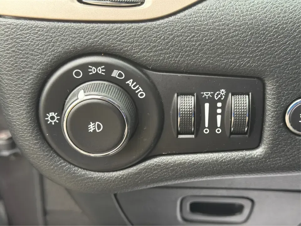2015 Jeep Cherokee Limited (1C4PJMDS6FW) with an 3.2L V6 DOHC 24V engine, 9-Speed Automatic transmission, located at 401 Woodman Dr, Riverside, OH, 45431, (937) 908-9800, 39.760899, -84.123421 - Weekend escapes to John Bryan State Park, daily commutes down I70, or school-and-sports runs around Riverside-this 2015 Jeep Cherokee Limited is built for the kind of life that doesn't stay parked. With SUV comfort, confident capability, and upscale features, it's a smart fit for drivers who want on - Photo#17