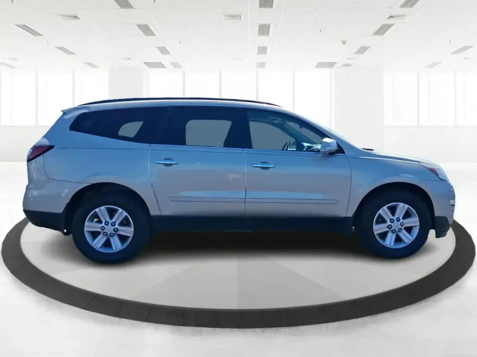 2016 Chevrolet Traverse 2LT (1GNKVHKD6GJ) with an 3.6L V-6 gasoline direct injection engine, 6-Speed Automatic transmission, located at 1184 Kauffman Ave, Fairborn, OH, 45324, (937) 908-9800, 39.807072, -84.030914 - Big weekends, busy school mornings, and long commutes feel a lot easier when you've got a roomy SUV that can handle passengers, cargo, and Ohio weather in one comfortable package. This **2016 Chevrolet Traverse 2LT** is built for real life-whether you're shuttling kids to activities, heading out for - Photo#1