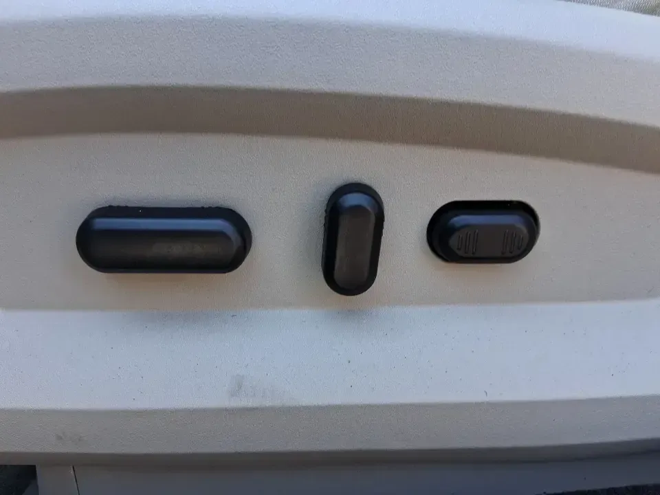2013 Ford Edge SEL (2FMDK3JC2DB) with an 3.5L V6 DOHC 24V engine, 6-Speed Automatic transmission, located at 8750 N County Rd 25A, Piqua, OH, 45356, (937) 908-9800, 40.164391, -84.232513 - Picture your next road trip up I75 or a busy week of school dropoffs and commuting done in a roomy SUV that feels comfortable, confident, and ready for everyday Ohio life. This 2013 Ford Edge SEL is a smart fit for drivers who want midsize versatility without the bulky footprint-great for growing fa - Photo#18