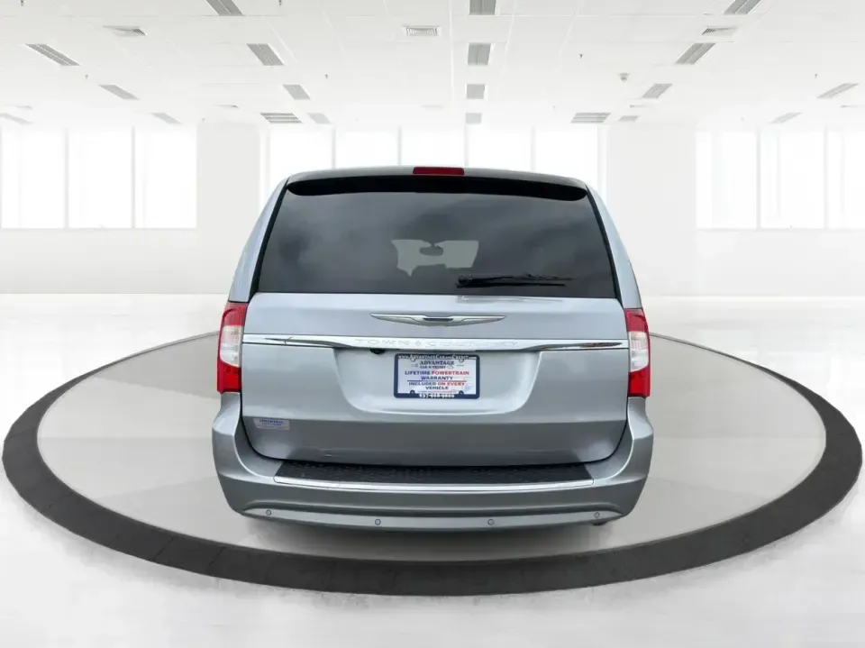 2015 Chrysler Town and Country Touring-L (2C4RC1CG9FR) with an 3.6L V-6 DOHC engine, 6-Speed Automatic transmission, located at 1230 East Main St, Xenia, OH, 45385, (937) 908-9800, 39.688026, -83.910172 - Road-trip ready and kid-hauler approved, this 2015 Chrysler Town and Country Touring-L is built for real life in Xenia-school drop-offs, long commutes to Dayton, and weekend runs to Caesar Creek State Park with the whole crew and everyone's gear. With its comfortable cabin, family-friendly tech, a - Photo#3