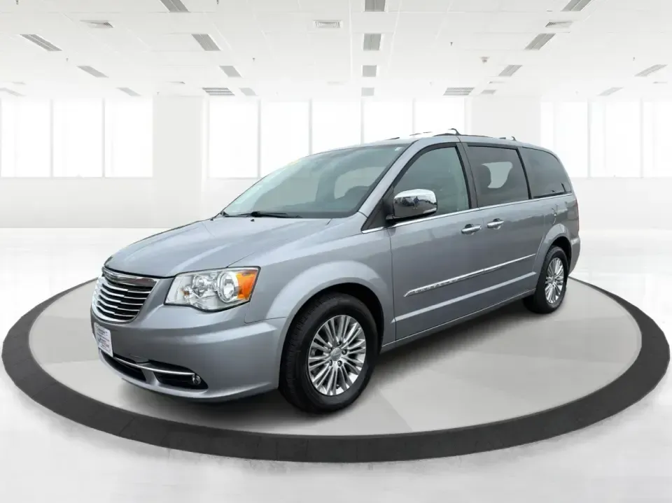 2015 Chrysler Town and Country Touring-L (2C4RC1CG9FR) with an 3.6L V-6 DOHC engine, 6-Speed Automatic transmission, located at 1230 East Main St, Xenia, OH, 45385, (937) 908-9800, 39.688026, -83.910172 - Road-trip ready and kid-hauler approved, this 2015 Chrysler Town and Country Touring-L is built for real life in Xenia-school drop-offs, long commutes to Dayton, and weekend runs to Caesar Creek State Park with the whole crew and everyone's gear. With its comfortable cabin, family-friendly tech, a - Photo#8