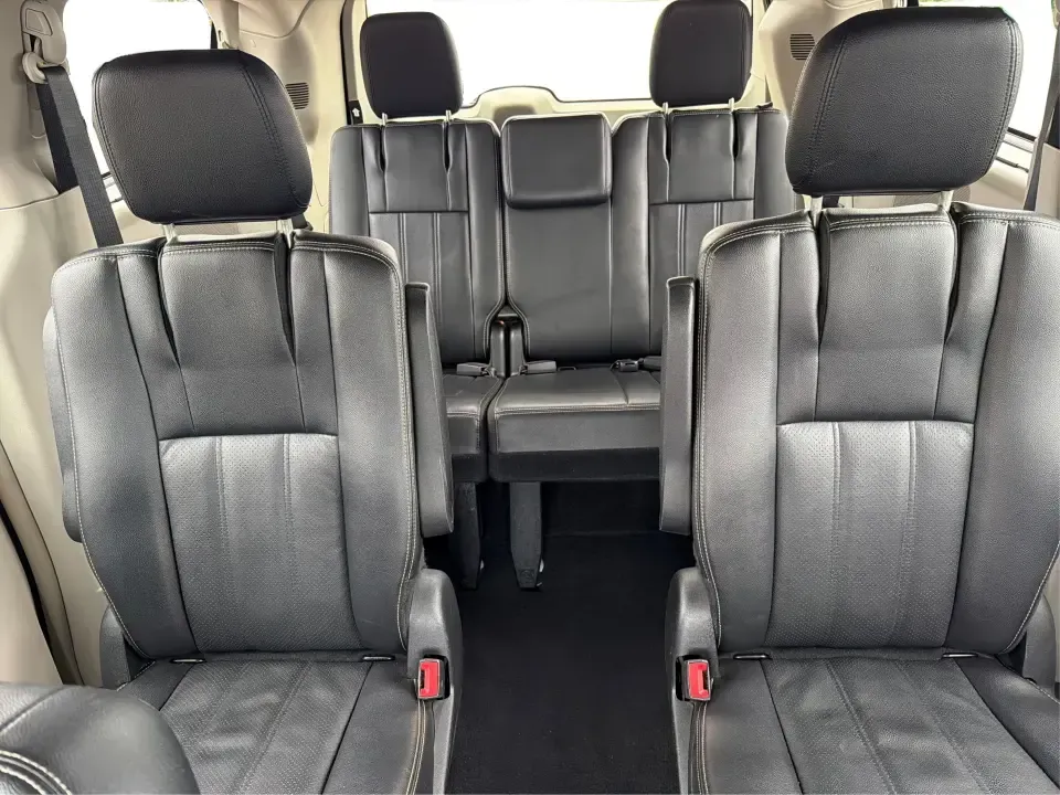 2015 Chrysler Town and Country Touring-L (2C4RC1CG9FR) with an 3.6L V-6 DOHC engine, 6-Speed Automatic transmission, located at 1230 East Main St, Xenia, OH, 45385, (937) 908-9800, 39.688026, -83.910172 - Road-trip ready and kid-hauler approved, this 2015 Chrysler Town and Country Touring-L is built for real life in Xenia-school drop-offs, long commutes to Dayton, and weekend runs to Caesar Creek State Park with the whole crew and everyone's gear. With its comfortable cabin, family-friendly tech, a - Photo#14
