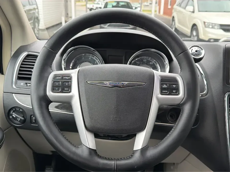 2015 Chrysler Town and Country Touring-L (2C4RC1CG9FR) with an 3.6L V-6 DOHC engine, 6-Speed Automatic transmission, located at 1230 East Main St, Xenia, OH, 45385, (937) 908-9800, 39.688026, -83.910172 - Road-trip ready and kid-hauler approved, this 2015 Chrysler Town and Country Touring-L is built for real life in Xenia-school drop-offs, long commutes to Dayton, and weekend runs to Caesar Creek State Park with the whole crew and everyone's gear. With its comfortable cabin, family-friendly tech, a - Photo#16