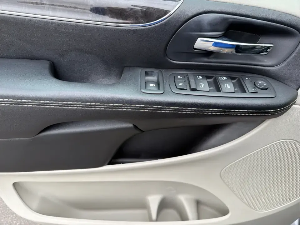 2015 Chrysler Town and Country Touring-L (2C4RC1CG9FR) with an 3.6L V-6 DOHC engine, 6-Speed Automatic transmission, located at 1230 East Main St, Xenia, OH, 45385, (937) 908-9800, 39.688026, -83.910172 - Road-trip ready and kid-hauler approved, this 2015 Chrysler Town and Country Touring-L is built for real life in Xenia-school drop-offs, long commutes to Dayton, and weekend runs to Caesar Creek State Park with the whole crew and everyone's gear. With its comfortable cabin, family-friendly tech, a - Photo#19