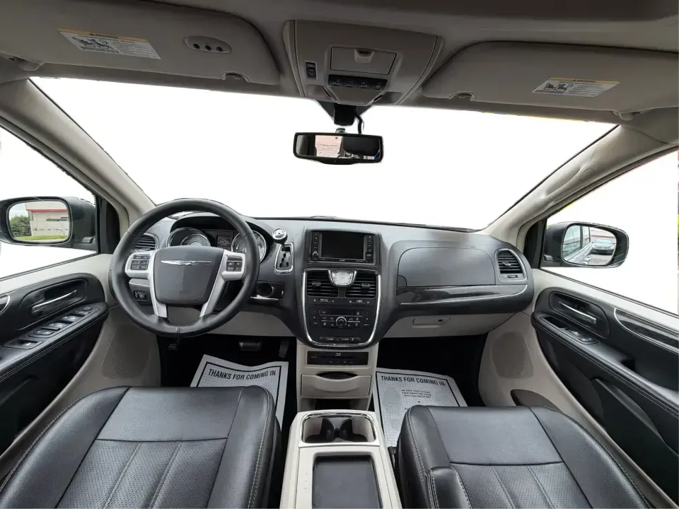 2015 Chrysler Town and Country Touring-L (2C4RC1CG9FR) with an 3.6L V-6 DOHC engine, 6-Speed Automatic transmission, located at 1230 East Main St, Xenia, OH, 45385, (937) 908-9800, 39.688026, -83.910172 - Road-trip ready and kid-hauler approved, this 2015 Chrysler Town and Country Touring-L is built for real life in Xenia-school drop-offs, long commutes to Dayton, and weekend runs to Caesar Creek State Park with the whole crew and everyone's gear. With its comfortable cabin, family-friendly tech, a - Photo#21