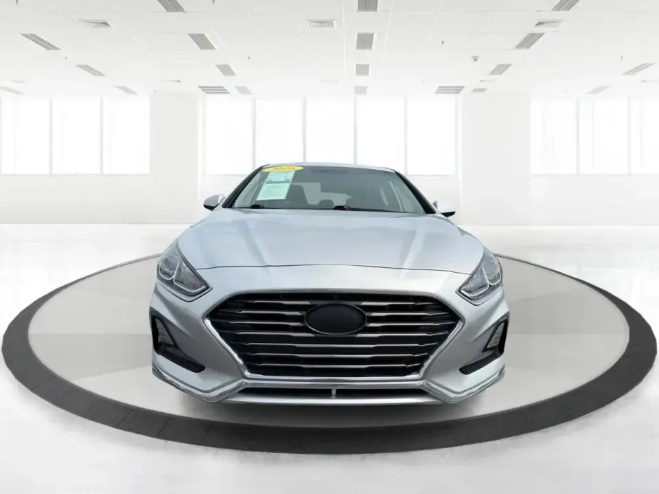 2018 Hyundai Sonata SE (5NPE24AF2JH) with an 2.4L I-4 gasoline direct injection engine, 7A transmission, located at 1230 East Main St, Xenia, OH, 45385, (937) 908-9800, 39.688026, -83.910172 - Need a dependable sedan for the daily commute from Xenia to Beavercreek, Wright-Patterson, or Downtown Dayton-without giving up comfort for weekend plans? This 2018 Hyundai Sonata SE in Symphony Silver is a practical, road-trip-ready midsize sedan that fits real life: school drop-offs, long work dri - Photo#7