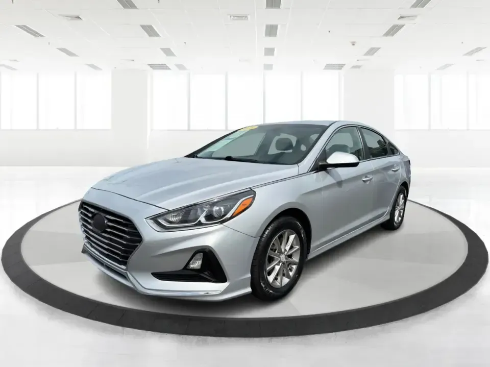 2018 Hyundai Sonata SE (5NPE24AF2JH) with an 2.4L I-4 gasoline direct injection engine, 7A transmission, located at 1230 East Main St, Xenia, OH, 45385, (937) 908-9800, 39.688026, -83.910172 - Need a dependable sedan for the daily commute from Xenia to Beavercreek, Wright-Patterson, or Downtown Dayton-without giving up comfort for weekend plans? This 2018 Hyundai Sonata SE in Symphony Silver is a practical, road-trip-ready midsize sedan that fits real life: school drop-offs, long work dri - Photo#8