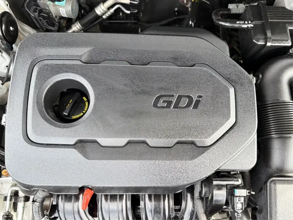 2018 Hyundai Sonata SE (5NPE24AF2JH) with an 2.4L I-4 gasoline direct injection engine, 7A transmission, located at 1230 East Main St, Xenia, OH, 45385, (937) 908-9800, 39.688026, -83.910172 - Need a dependable sedan for the daily commute from Xenia to Beavercreek, Wright-Patterson, or Downtown Dayton-without giving up comfort for weekend plans? This 2018 Hyundai Sonata SE in Symphony Silver is a practical, road-trip-ready midsize sedan that fits real life: school drop-offs, long work dri - Photo#11