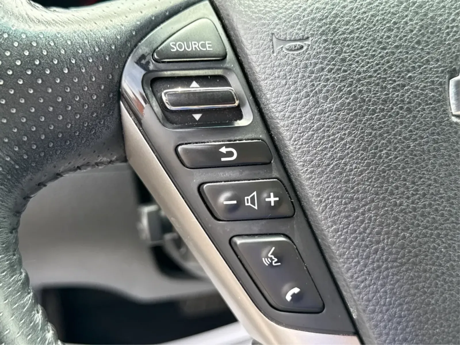 2014 Nissan Murano LE (JN8AZ1MW3EW) with an 3.5L V-6 DOHC engine, located at 1099 N County Rd 25A , Troy, OH, 45373, (937) 908-9800, 40.057079, -84.212883 - **Discover Your Next Adventure in Comfort and Style with the 2014 Nissan Murano LE at Advantage Car and Credit - Troy!**<br /> <br /> Are you in search of a versatile vehicle that can seamlessly transition from daily commutes to weekend adventures? Look no further! The 2014 Nissan Murano LE is desig - Photo#16