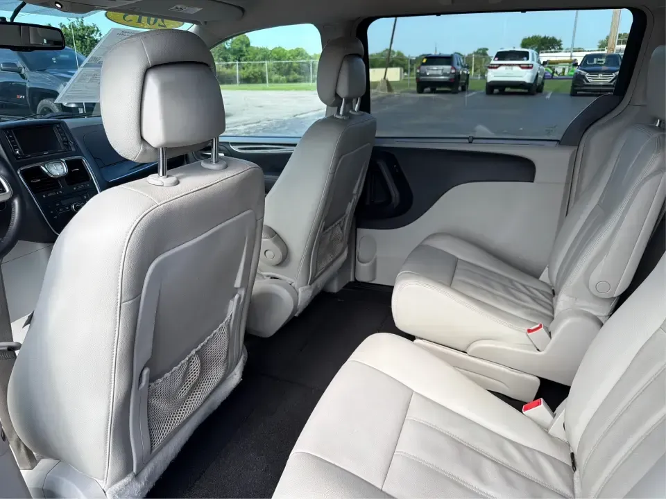 2015 Chrysler Town and Country Touring (2C4RC1BG1FR) with an 3.6L V-6 DOHC engine, 6-Speed Automatic transmission, located at 1951 S Dayton Lakeview Rd., New Carlisle, OH, 45344, (937) 908-9800, 39.890999, -84.050255 - Load up the kids, the snacks, and the luggage-this 2015 Chrysler Town and Country Touring is built for real life in New Carlisle, whether you're running daily school drop-offs, commuting toward Dayton, or packing up for a weekend road trip. Finished in eye-catching True Blue Pearlcoat, this family - Photo#10