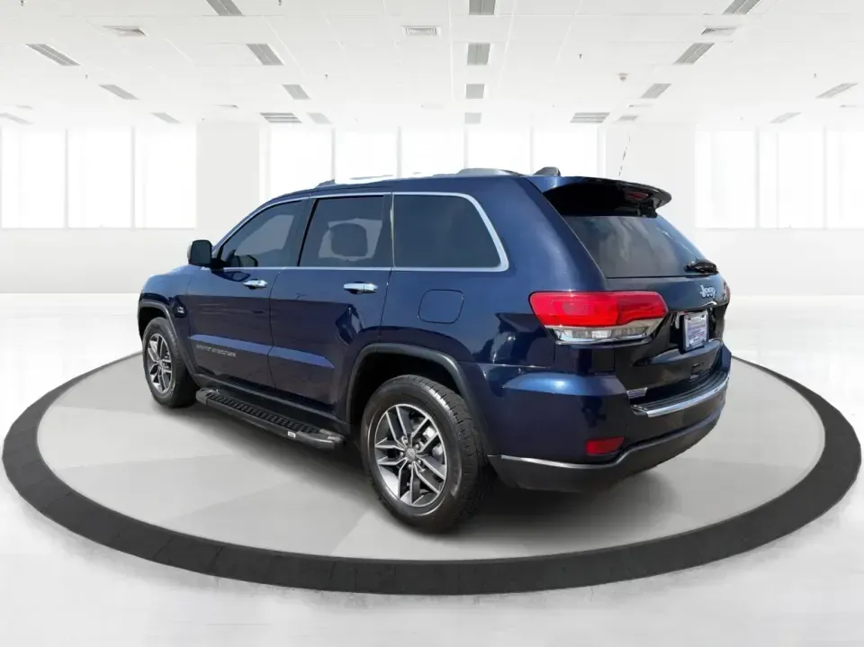 2017 Jeep Grand Cherokee Limited 4x2 (1C4RJEBG2HC) with an 3.6L V6 DOHC 24V engine, 8A transmission, located at 880 E. National Road, Vandalia, OH, 45377, (937) 908-9800, 39.891918, -84.183594 - Picture your next road trip starting in Vandalia-bags packed, playlists ready, and the comfort to make every mile feel easy. This 2017 Jeep Grand Cherokee Limited 4x2 is a smart fit for busy families, daily commuters heading toward Dayton, and weekend explorers who want SUV space and Jeep style with - Photo#4