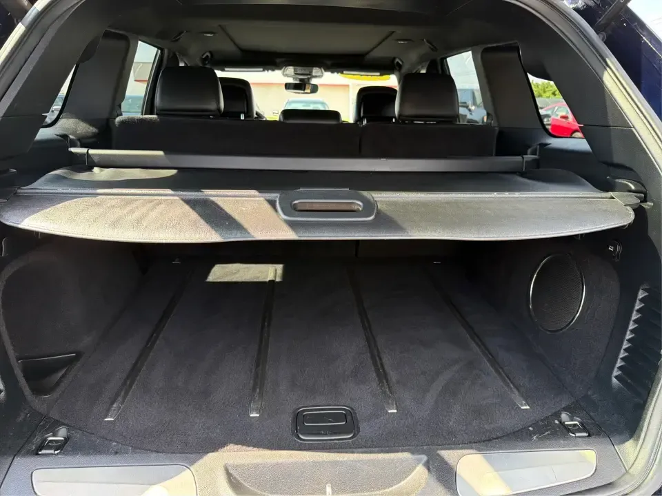 2017 Jeep Grand Cherokee Limited 4x2 (1C4RJEBG2HC) with an 3.6L V6 DOHC 24V engine, 8A transmission, located at 880 E. National Road, Vandalia, OH, 45377, (937) 908-9800, 39.891918, -84.183594 - Picture your next road trip starting in Vandalia-bags packed, playlists ready, and the comfort to make every mile feel easy. This 2017 Jeep Grand Cherokee Limited 4x2 is a smart fit for busy families, daily commuters heading toward Dayton, and weekend explorers who want SUV space and Jeep style with - Photo#12