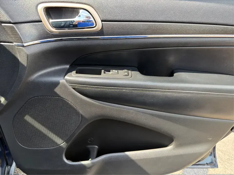 2017 Jeep Grand Cherokee Limited 4x2 (1C4RJEBG2HC) with an 3.6L V6 DOHC 24V engine, 8A transmission, located at 880 E. National Road, Vandalia, OH, 45377, (937) 908-9800, 39.891918, -84.183594 - Picture your next road trip starting in Vandalia-bags packed, playlists ready, and the comfort to make every mile feel easy. This 2017 Jeep Grand Cherokee Limited 4x2 is a smart fit for busy families, daily commuters heading toward Dayton, and weekend explorers who want SUV space and Jeep style with - Photo#20