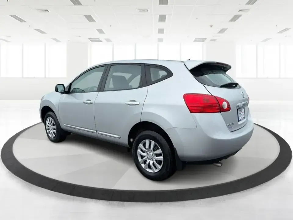 2012 Nissan Rogue S (JN8AS5MV2CW) with an 2.5L I-4 DOHC engine, Continuously Variable Transmission transmission, located at 1230 East Main St, Xenia, OH, 45385, (937) 908-9800, 39.688026, -83.910172 - 2012 Nissan Rogue S - Photo#4