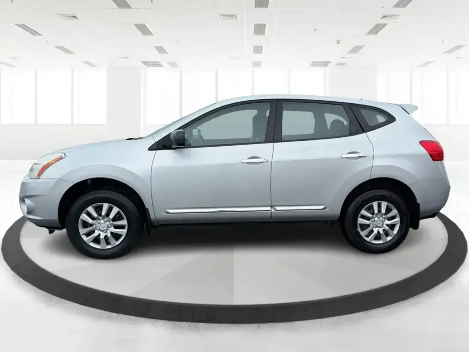 2012 Nissan Rogue S (JN8AS5MV2CW) with an 2.5L I-4 DOHC engine, Continuously Variable Transmission transmission, located at 1230 East Main St, Xenia, OH, 45385, (937) 908-9800, 39.688026, -83.910172 - 2012 Nissan Rogue S - Photo#5