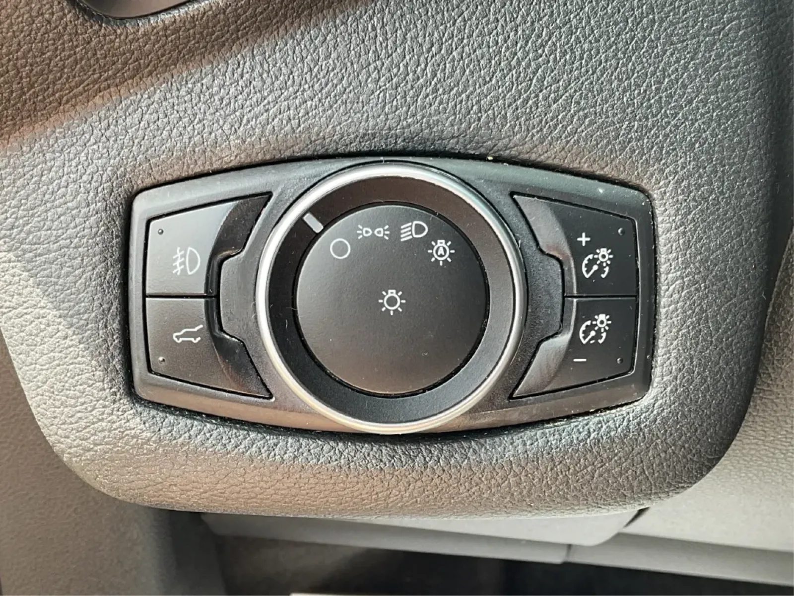 2017 Ford Escape SE (1FMCU0GD7HU) with an Other engine, located at 1099 N County Rd 25A , Troy, OH, 45373, (937) 908-9800, 40.057079, -84.212883 - **Experience Life on the Move with the 2017 Ford Escape SE at Advantage Car and Credit - Troy!**<br /> <br /> Are you ready to elevate your lifestyle with a versatile SUV that's perfect for family outings and weekend adventures? Look no further than the 2017 Ford Escape SE, available at Advantage Ca - Photo#17
