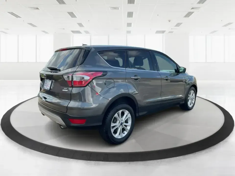 2017 Ford Escape SE (1FMCU0GD7HU) with an 1.5L L4 DOHC 16V engine, 6A transmission, located at 1184 Kauffman Ave, Fairborn, OH, 45324, (937) 908-9800, 39.807072, -84.030914 - **Experience Life on the Move with the 2017 Ford Escape SE at Advantage Car and Credit - Troy!**<br /> <br /> Are you ready to elevate your lifestyle with a versatile SUV that's perfect for family outings and weekend adventures? Look no further than the 2017 Ford Escape SE, available at Advantage Ca - Photo#2