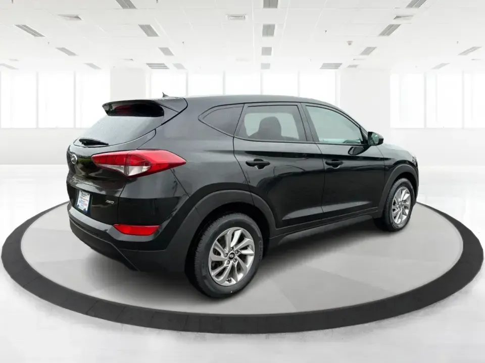 2018 Hyundai Tucson SE (KM8J2CA41JU) with an Nu 2L I-4 gasoline direct injection engine, 6A transmission, located at 4508 South Dixie Dr, Moraine, OH, 45439, (937) 908-9800, 39.689976, -84.218452 - Pack up the kids for a day at Carillon Historical Park, load camping gear for a weekend at Germantown MetroPark, or settle into a comfortable long commute down I-75-this 2018 Hyundai Tucson SE is the kind of compact SUV that fits real life in the Miami Valley. With its versatile SUV body style, conf - Photo#2