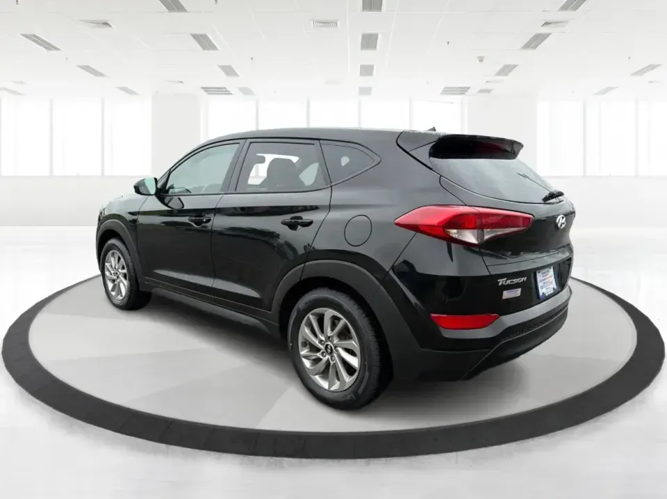 2018 Hyundai Tucson SE (KM8J2CA41JU) with an Nu 2L I-4 gasoline direct injection engine, 6A transmission, located at 4508 South Dixie Dr, Moraine, OH, 45439, (937) 908-9800, 39.689976, -84.218452 - Pack up the kids for a day at Carillon Historical Park, load camping gear for a weekend at Germantown MetroPark, or settle into a comfortable long commute down I-75-this 2018 Hyundai Tucson SE is the kind of compact SUV that fits real life in the Miami Valley. With its versatile SUV body style, conf - Photo#4