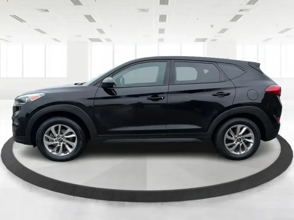 2018 Hyundai Tucson SE (KM8J2CA41JU) with an Nu 2L I-4 gasoline direct injection engine, 6A transmission, located at 4508 South Dixie Dr, Moraine, OH, 45439, (937) 908-9800, 39.689976, -84.218452 - Pack up the kids for a day at Carillon Historical Park, load camping gear for a weekend at Germantown MetroPark, or settle into a comfortable long commute down I-75-this 2018 Hyundai Tucson SE is the kind of compact SUV that fits real life in the Miami Valley. With its versatile SUV body style, conf - Photo#5