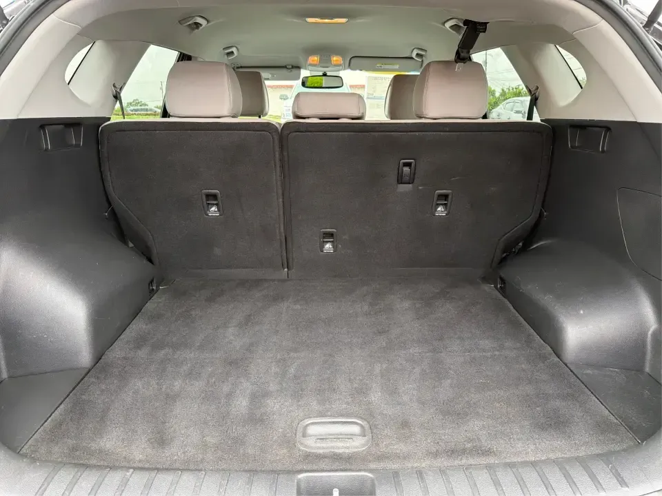 2018 Hyundai Tucson SE (KM8J2CA41JU) with an Nu 2L I-4 gasoline direct injection engine, 6A transmission, located at 4508 South Dixie Dr, Moraine, OH, 45439, (937) 908-9800, 39.689976, -84.218452 - Pack up the kids for a day at Carillon Historical Park, load camping gear for a weekend at Germantown MetroPark, or settle into a comfortable long commute down I-75-this 2018 Hyundai Tucson SE is the kind of compact SUV that fits real life in the Miami Valley. With its versatile SUV body style, conf - Photo#12