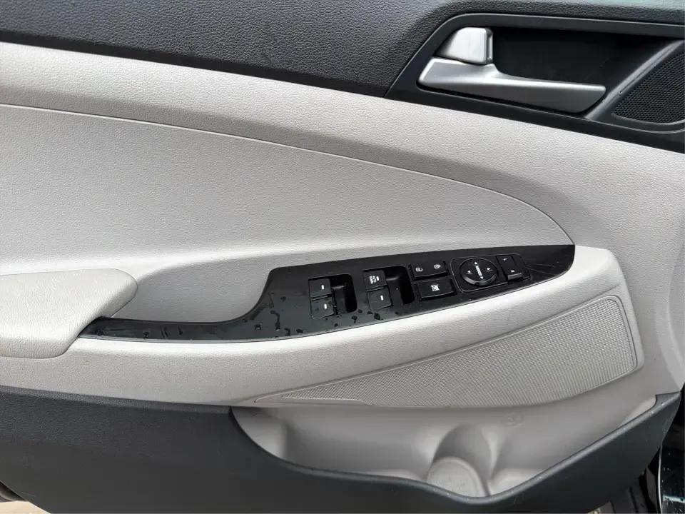 2018 Hyundai Tucson SE (KM8J2CA41JU) with an Nu 2L I-4 gasoline direct injection engine, 6A transmission, located at 4508 South Dixie Dr, Moraine, OH, 45439, (937) 908-9800, 39.689976, -84.218452 - Pack up the kids for a day at Carillon Historical Park, load camping gear for a weekend at Germantown MetroPark, or settle into a comfortable long commute down I-75-this 2018 Hyundai Tucson SE is the kind of compact SUV that fits real life in the Miami Valley. With its versatile SUV body style, conf - Photo#17